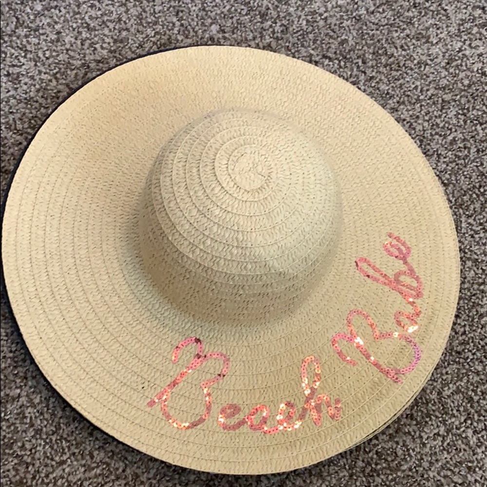 Sun hat one black and 5 tan selling all together